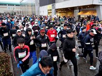 ７３８人走り初め楽しむ　福野で元旦マラソン