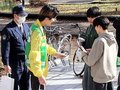 「闇バイト」に気を付けて　富山西警察署、富山大でチラシ配布