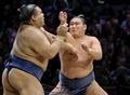 両横綱、翔猿が４連勝