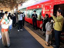 北陸の鉄道３社で上越妙高－金沢間直通運行　高岡駅は万葉衣装で出迎え