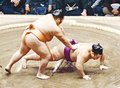 朝乃山、千代大龍に突き落とされ６敗目　初場所９日目
