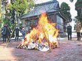 町内の安全祈る　滑川・柳原櫟原神社で左義長