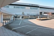 新幹線駅の送迎車両混雑解消、対策５案検討　黒部市議会