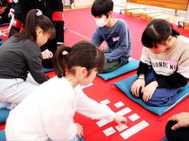 小中学生１００人が腕前競う　富山で五色百人一首県大会