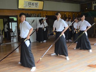 インターハイで響かせろ<br />高岡工芸高弓道部のツルネ