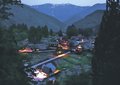 暮れる集落 こぼれる光　世界遺産・相倉（南砺）で窓灯り鑑賞日