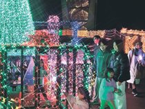 １０万球、幻想の光　砺波チューリップ公園、点灯イベント始まる