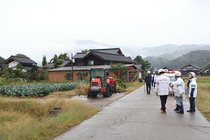 南砺市でクマに襲われ75歳女性けが、腕と頭部かまれる