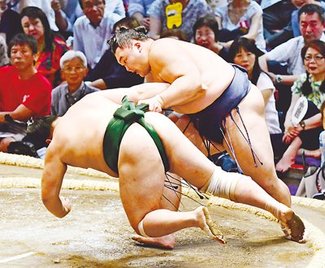朝乃山 上手投げで４勝目　名古屋場所５日目