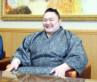 朝乃山「２桁勝利目指す」　春場所へ本社で抱負
