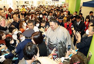 「地元の声援が一番力になる」　朝乃山がトークショー