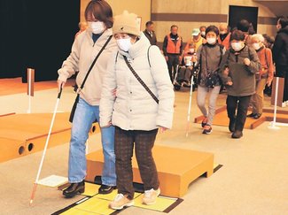 ＜震災後を生きる～能登半島地震１年＞４<br />災害弱者／避難所の共助不可欠　障害に合わせた対策を