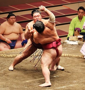 朝乃山 大栄翔を下し９連勝　秋場所１２日目