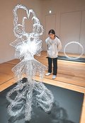 富山ガラス造形研の卒業生が力作　富山・ガラス美術館で展示