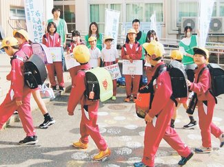 ＜学びや合言葉＞射水市塚原小学校<br />ハキハキ　ニコニコ　キビキビ