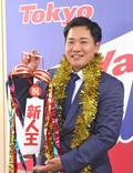 セ新人王の荘司は３・５倍増