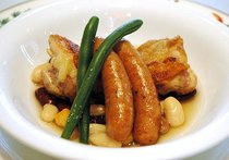 鶏肉とソーセージのグリル　豆の煮込み