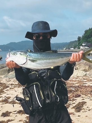 釣果はいけん<br />フクラギ体長７３センチ　法野禎和さん（４７）南砺市福光