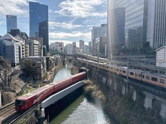 【Ｔｏｋｙｏ　とことこ散歩】聖橋から鉄道撮影楽しむ　神田明神、阿久悠記念館も