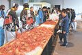 海の幸ずらり　新湊漁港で初の復興朝市