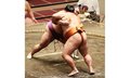 朝乃山 御嶽海を破り１０勝目　秋場所１３日目