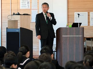 災害への備えの大切さ伝える　被災の飯田高（石川県珠洲市）元校長・角さん、富山・新庄中で講演