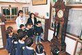 守ってきた古時計を園児に、被災のヒミ時計店（高岡）贈る　地元伏木で新たな時刻む
