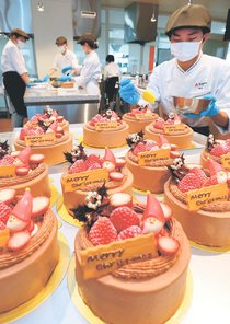 クリスマスイブ 喜び届けたい　富山でケーキ作り大忙し