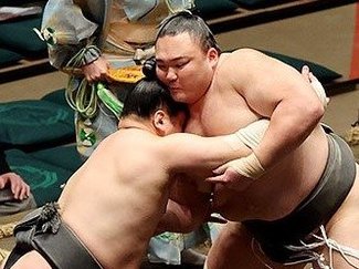 朝乃山、力強く２勝目　大相撲夏場所５日目