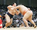 朝乃山 千代大龍に押し出され初黒星　九州場所３日目