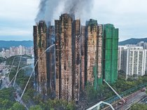 香港高層火災、死者７５人　足場延焼か２７９人不明、４０人重体