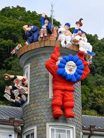 今年のサンタは万博のアレ、神戸