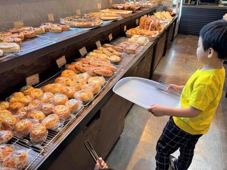 ずらりと並ぶ動物パンや石窯ピザ、惣菜パンにわくわく！「石窯パン工房 VIVIR高岡店」【親子でGO！オイシイおでかけ⑮】