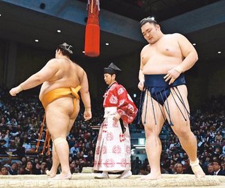 朝乃山、上手許し力負け　「自分の相撲を貫く」