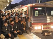 富山地鉄初の夜行列車が出発　乗客３５人、全行程２００キロのツアーへ