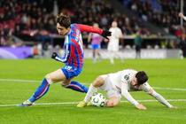 鎌田フル出場、１６強入り