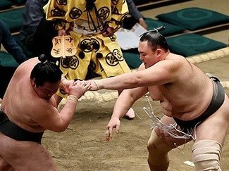 朝乃山、白星発進　大相撲夏場所初日