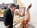 万博で井波彫刻発信　ギター・獅子頭展示