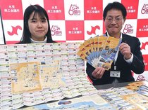氷見のお店まるっと掲載、商議所が観光マップ発行　氷見線沿線も紹介、ＱＲで分かりやすく