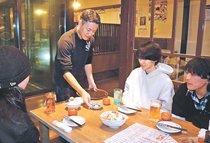 ＜争点の現場から＞賃上げ<br />経営に重荷 努力「限界」、国支援が頼みの綱