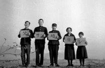 ＜見聞録　美術＞福住廉<br />「ある一家の近代と戦争」　記録文学を高い解像度で