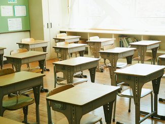 ドキドキの席替え様変わり　くじ引きから配慮重視へ