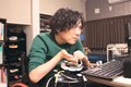 相棒は新コントローラー　脊椎損傷の大森さん（南砺）、金沢工大生の試作品でｅスポ楽しむ