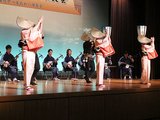 優美な所作で練習の成果を見せる踊り手