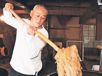 万博迎賓館、和紙で彩り　立山町虫谷の職人・川原さん制作中、日本の四季題材に７点