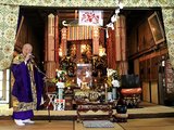 各願寺の歴史などを説明する前住職の青山哲澄さん