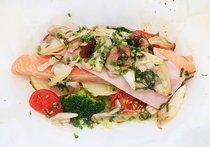 サーモンの紙包み焼き