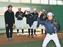 プロ野球楽天の青野選手「練習から１００％の力で」　南砺で小中学生を指導