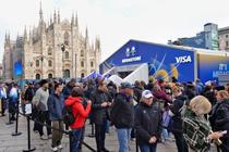 五輪ストア、「高いけど」盛況