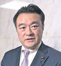 自民・大岡議員、安倍政権下で金券受領　「首相会食後１０万円」と証言、長年の慣行濃厚